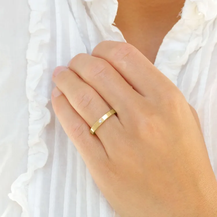 3 mm vigselsring i 9 karat guld 0,02 ct