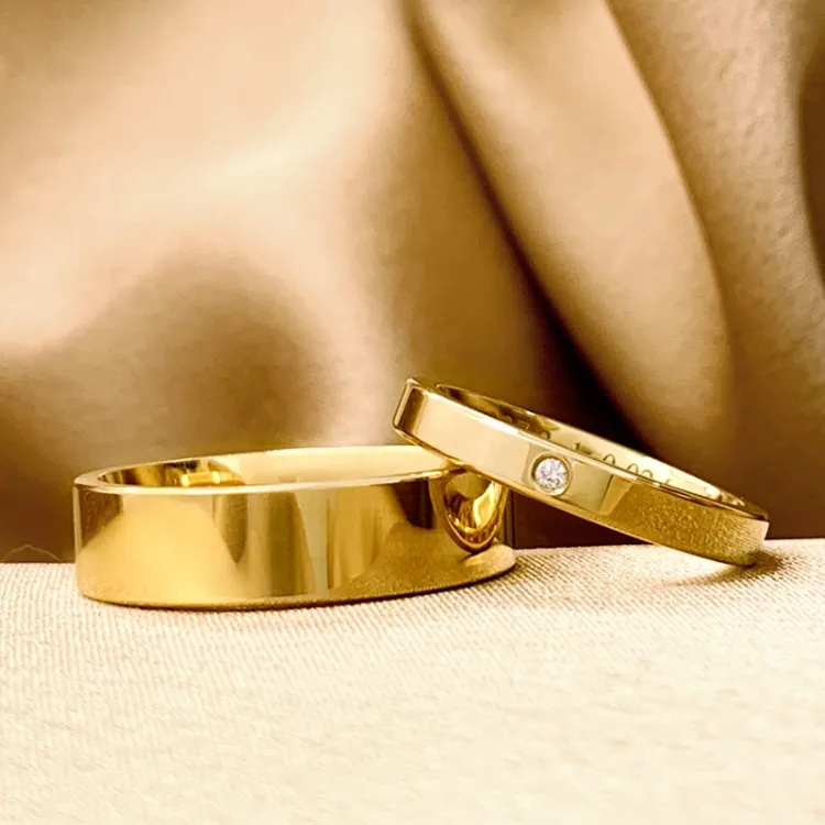 6 och 3 mm diamant vigselsringar i 9 karat guld - set