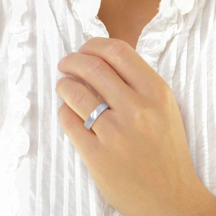 5 och 4 mm diamant vigselsringar i 9 karat vitguld - set