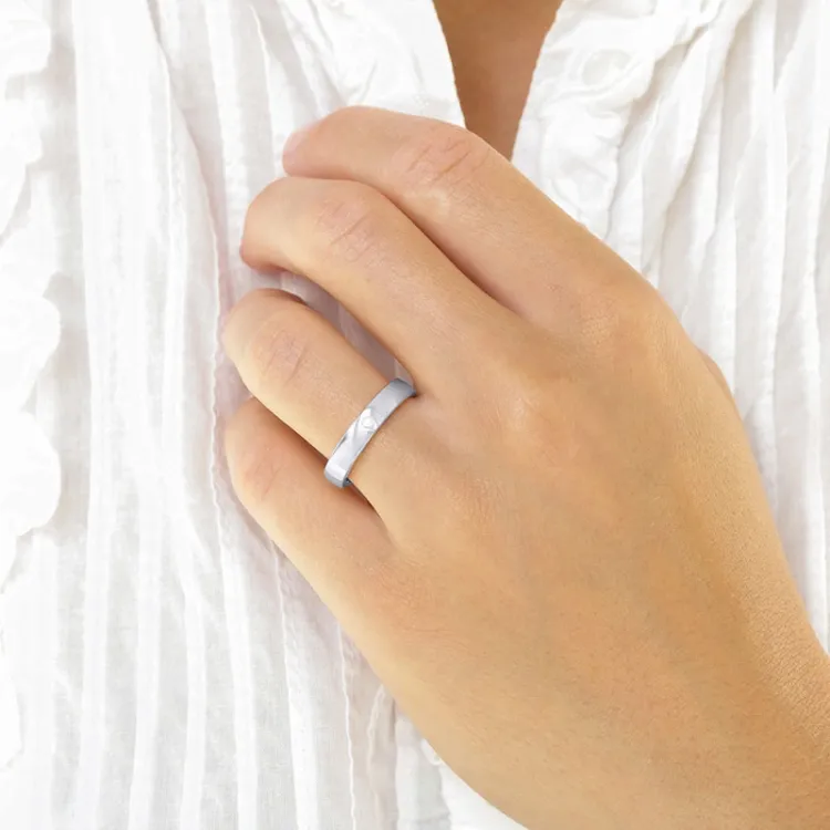5 och 4 mm diamant vigselsringar i 9 karat vitguld - set