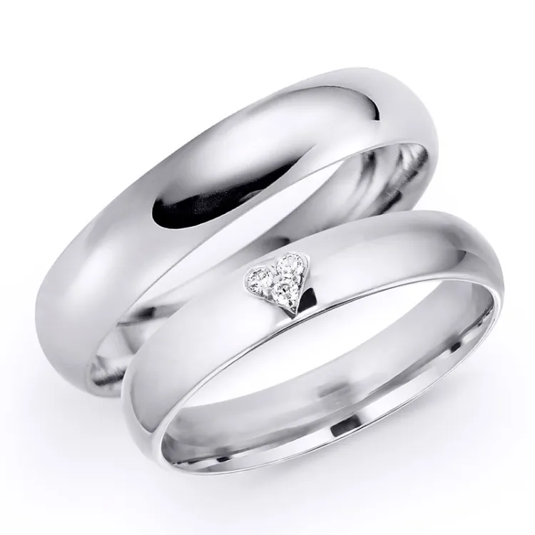 4 mm vigselsringar i 14  karat vitguld 0,03 ct - set