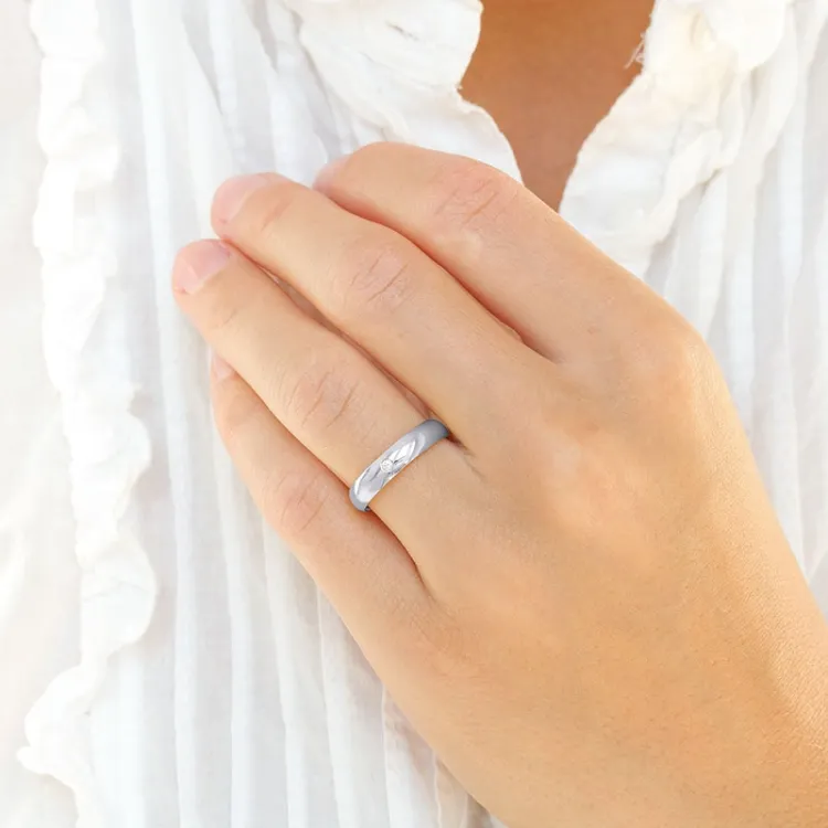 5 och 4 mm vigselsringar i 14  karat vitguld 0,03 ct - set