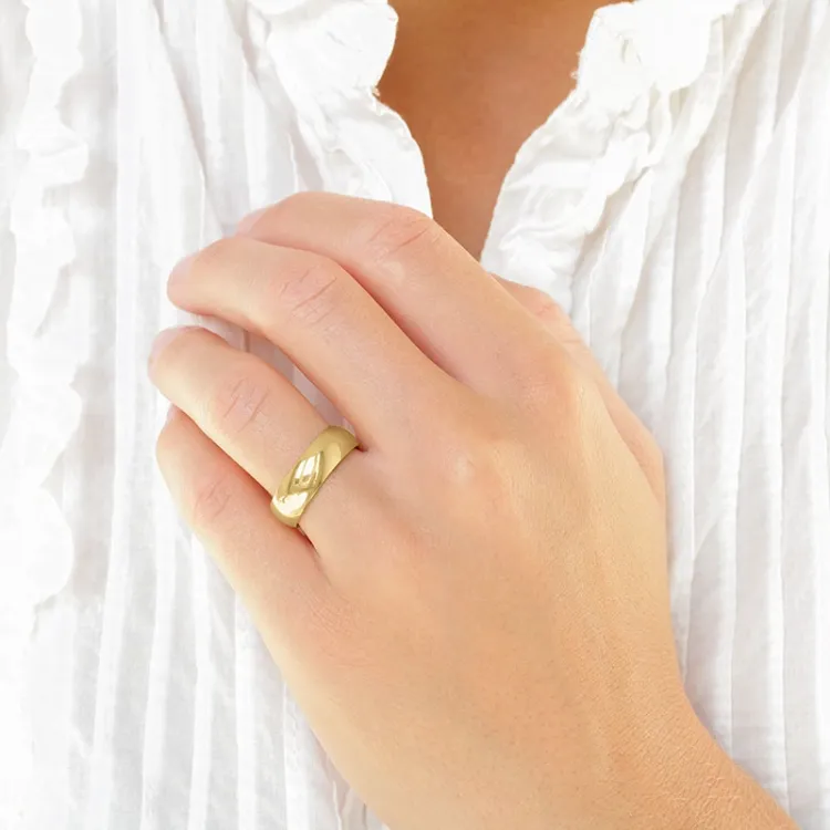 Bredd 6 mm vigselsringar i 14  karat guld - set
