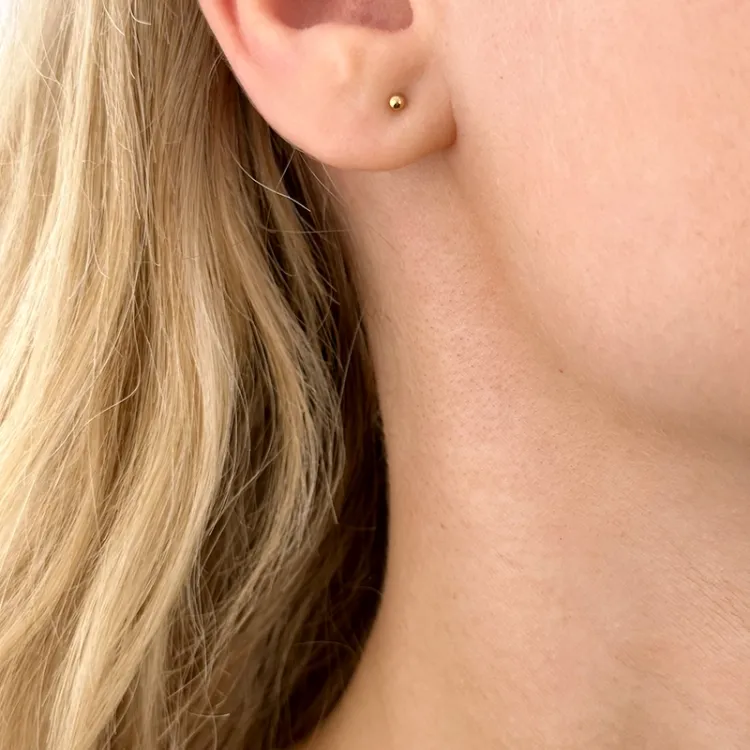 2 mm kula örhängen i förgyllt silver
