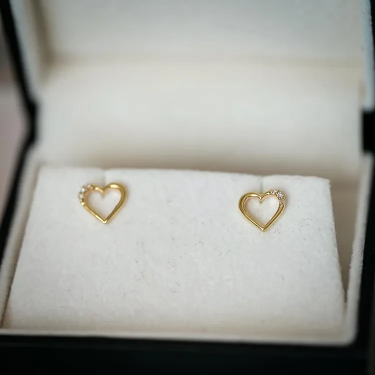 hjärta diamant örhängestift i 8 karat guld med diamant och diamant