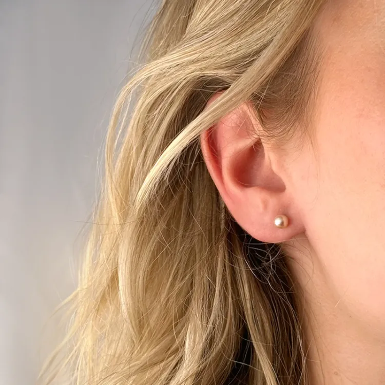 5 mm rosa pärlörhängen i 14 karat guld