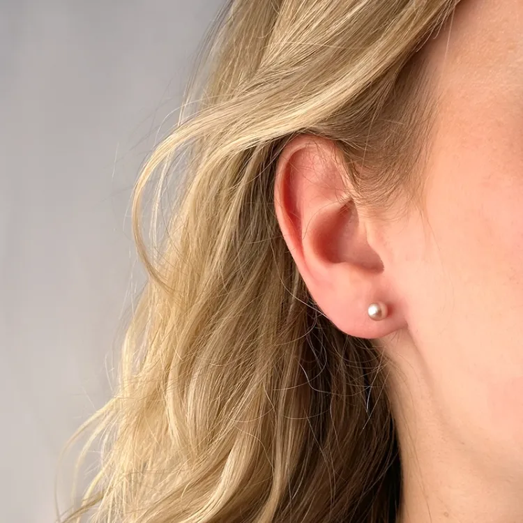 5,5 mm rosa pärlörhängen i 14 karat guld
