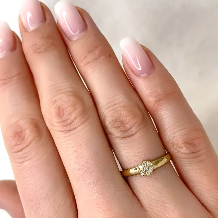 blommor ring i 9 karat guld 0,07 ct