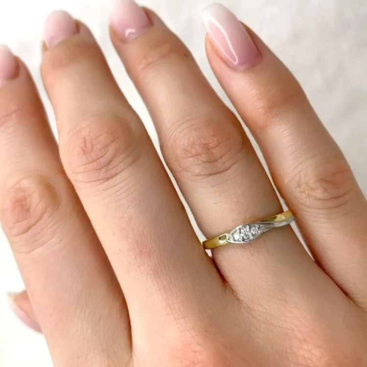 abstrakt diamant ring i 9 karat guld- och vitguld 0,04 ct