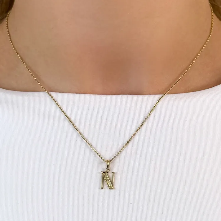 bokstav n diamant hängen i 9 carat guld 0,02 ct