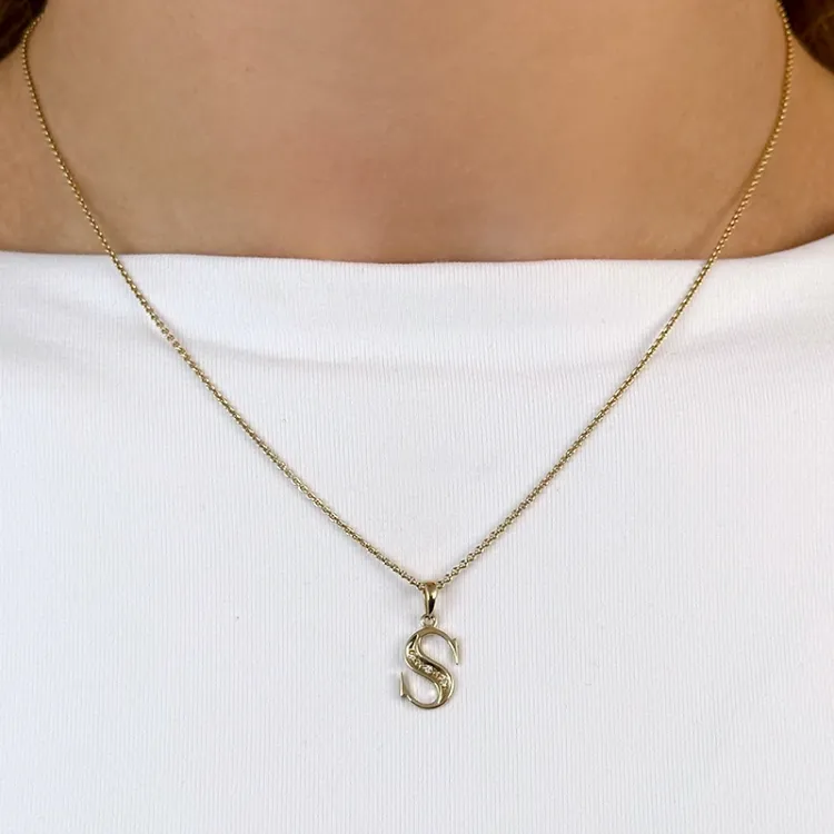 Bokstav s diamantberlocker i 9 carat guld 0,02 ct