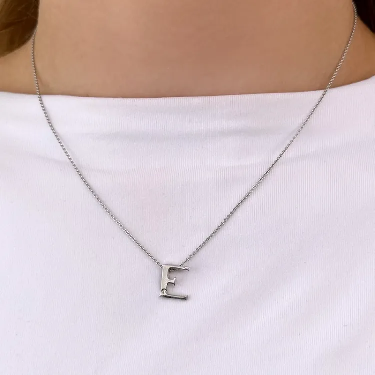 bokstav e diamant hängen i 9 carat vitguld 0,01 ct