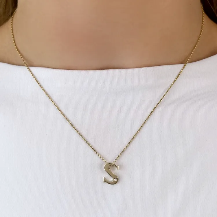 bokstav s diamant hängen i 9 carat guld 0,01 ct