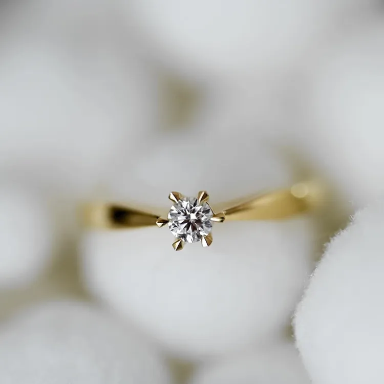 0,20 ct diamant solitärring i 14  karat guld 0,20 ct