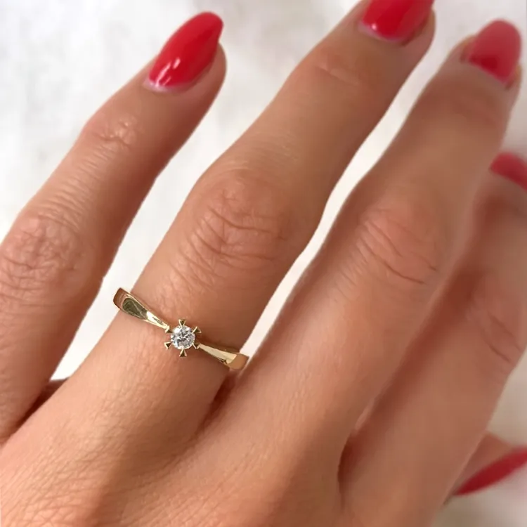 0,10 ct diamant solitärring i 14  karat guld 0,10 ct