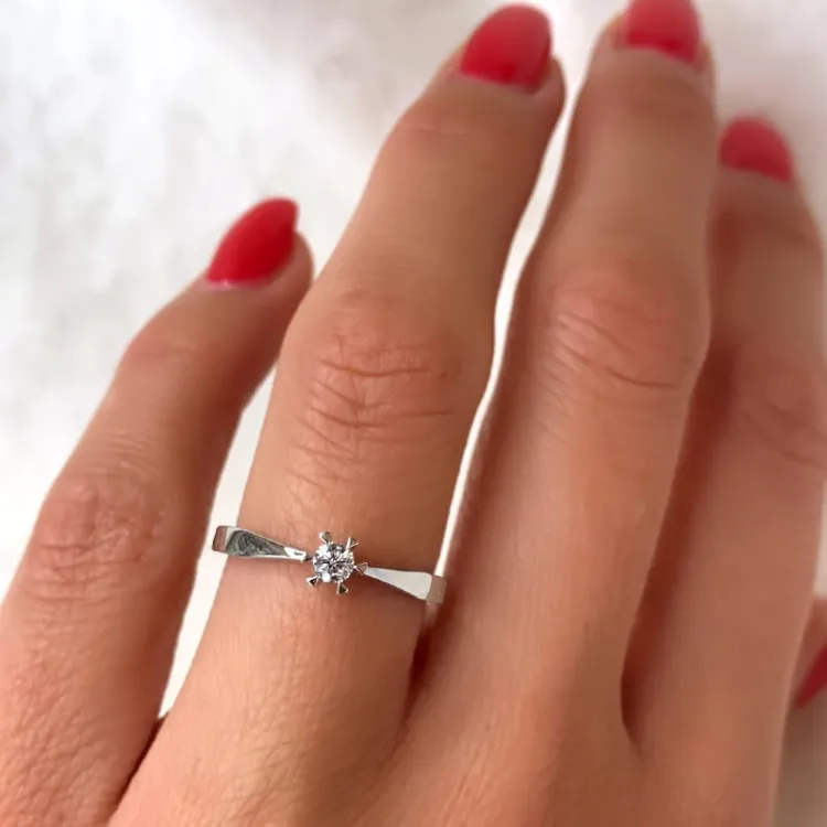 0,10 ct diamant solitärring i 14  karat vitguld 0,10 ct