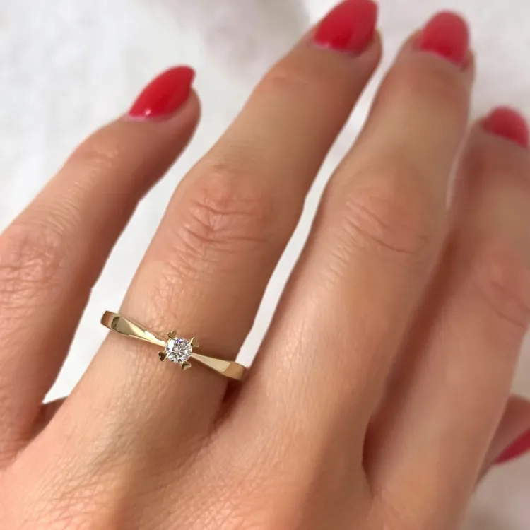 0,10 ct diamant solitärring i 14  karat guld 0,10 ct