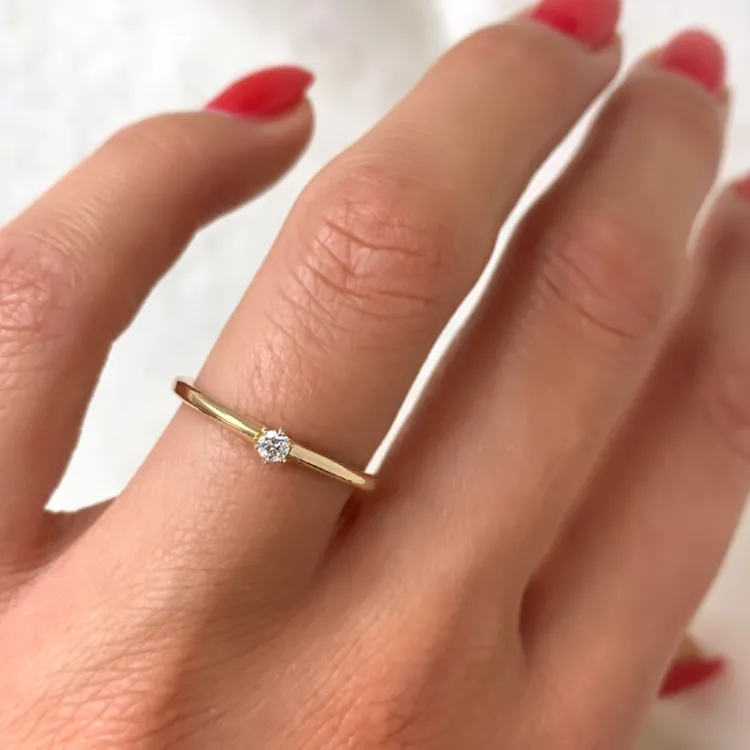 0,05 ct solitärring i 14  karat guld 0,05 ct
