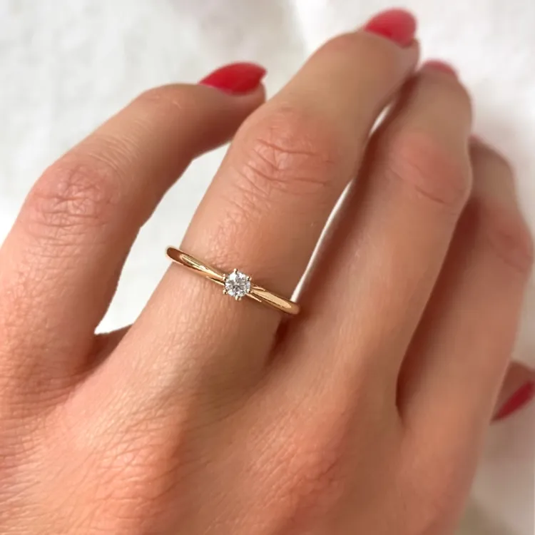 0,10 ct diamant solitärring i 14  karat guld 0,10 ct