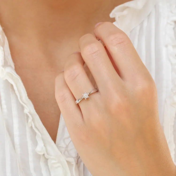 0,20 ct solitärring i 14  karat vitguld 0,20 ct