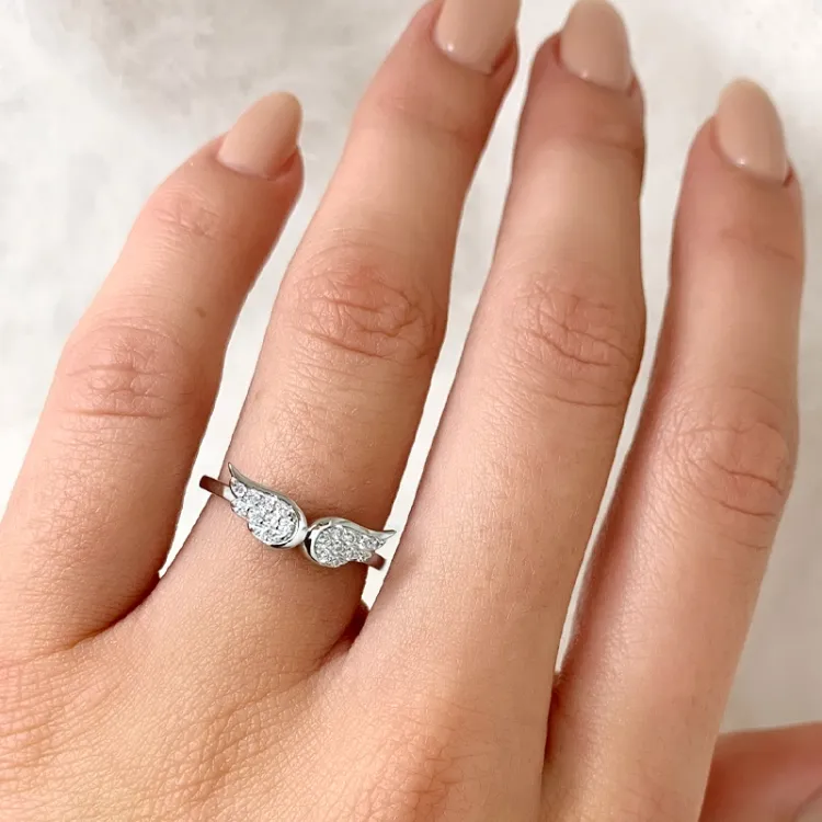 vinge zirkon ring i silver
