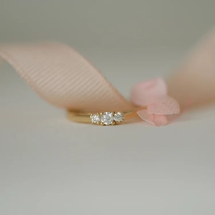 diamantring i 14  karat guld 0,10 ct 0,08 ct