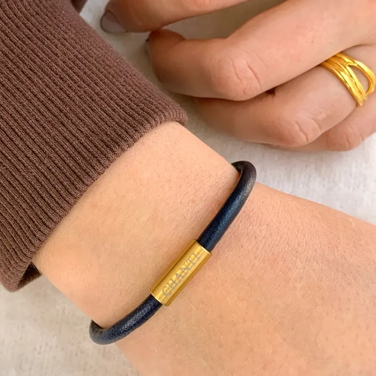 Platt svart armband i läder  x 6 mm