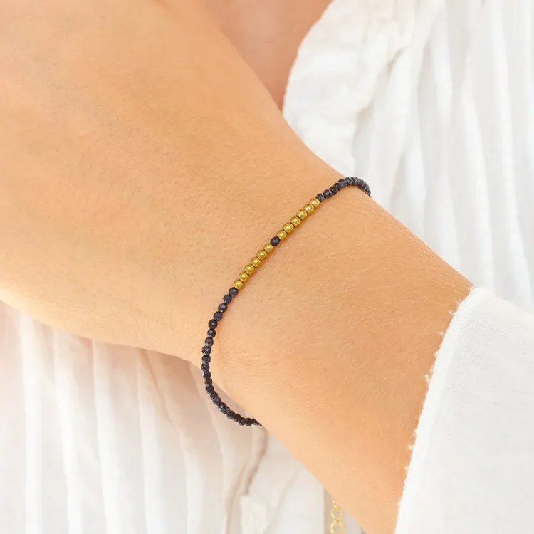 mörkblå metallic armband med sten og hematite - Loom Stones