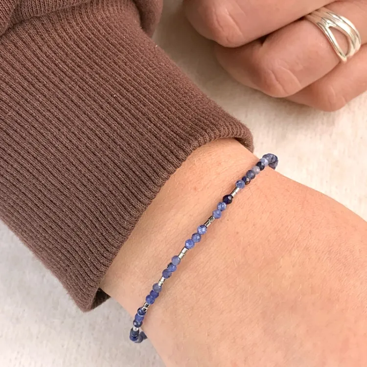 sten armband med sodalit og hematite - Loom Stones
