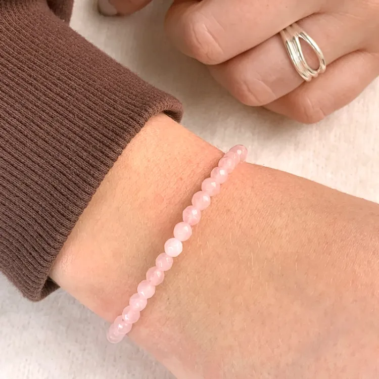 rosa pärlarmband med kvarts.