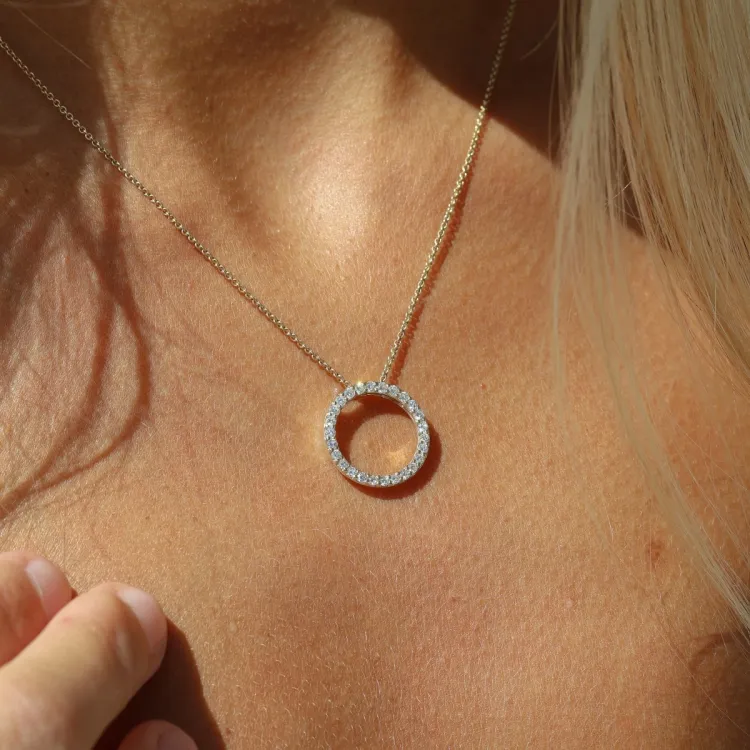 runt lab grown diamant hängen i 14  carat guld 0,53 ct