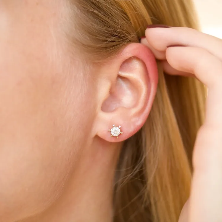 2 x 0,40 ct lab grown diamant örhängestift i 14 karat guld med lab grown diamant 