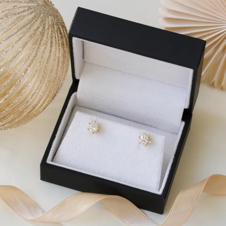 2 x 0,40 ct lab grown diamant örhängestift i 14 karat guld med lab grown diamant 