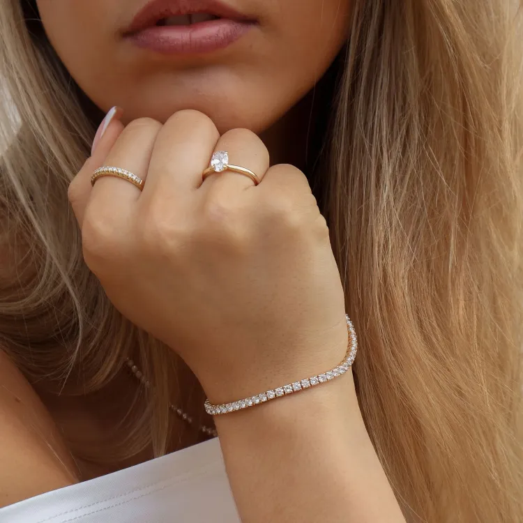 oval lab grown diamant solitärring i 14  karat guld 1,0 ct