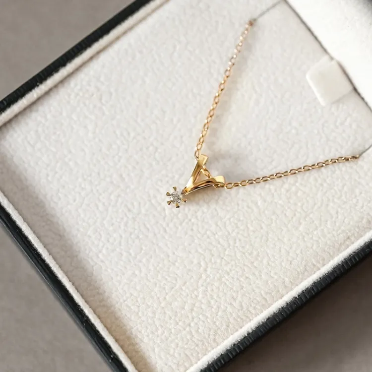 0,05 ct lab grown diamant hängen i 14  carat guld 0,05 ct