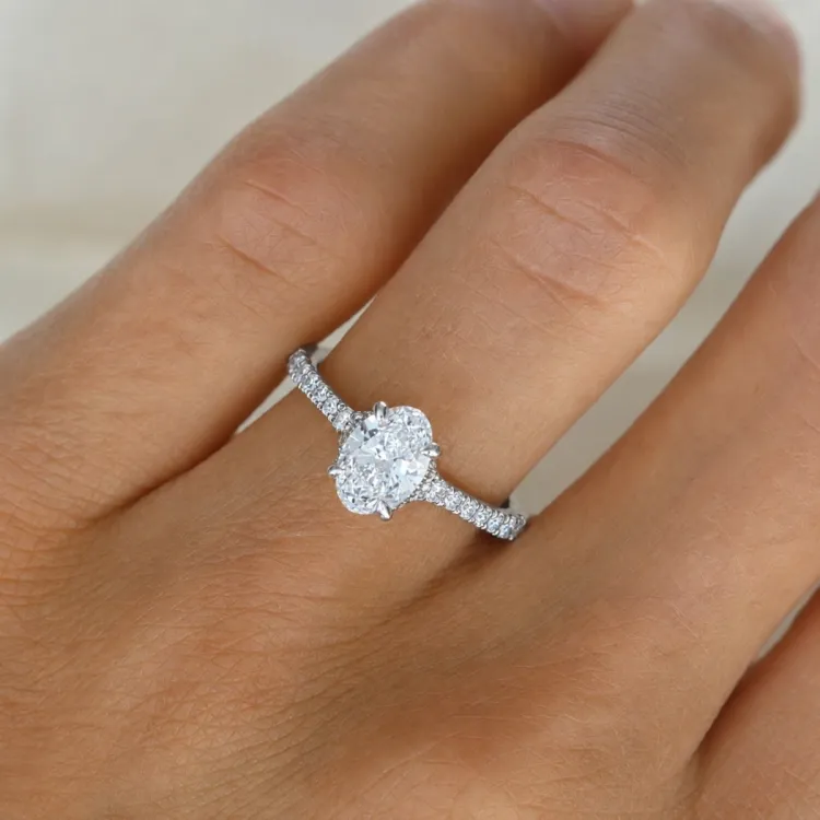 oval lab grown diamant ring i 14  karat vitguld 1,0 ct 0,26 ct