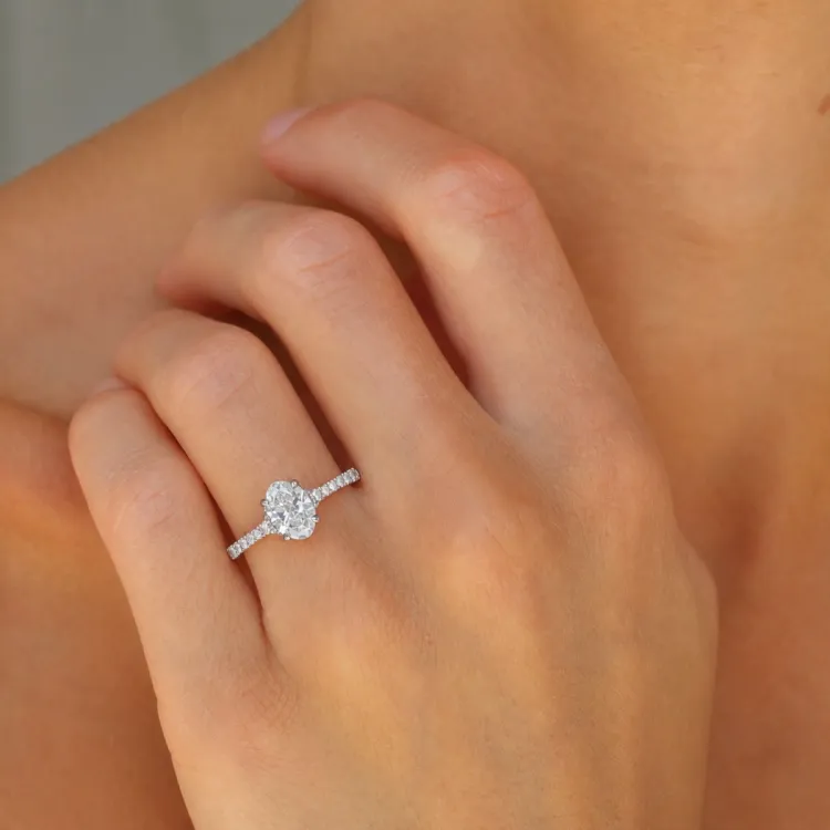 oval lab grown diamant ring i 14  karat vitguld 1,0 ct 0,26 ct