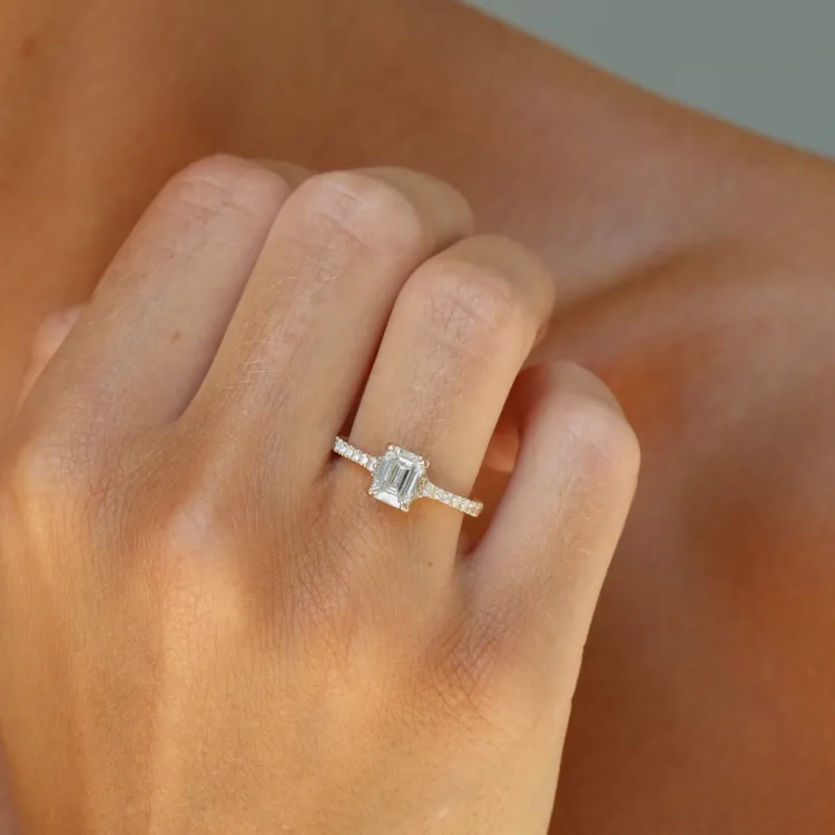 lab grown diamant ring i 14  karat guld 1,0 ct 0,25 ct