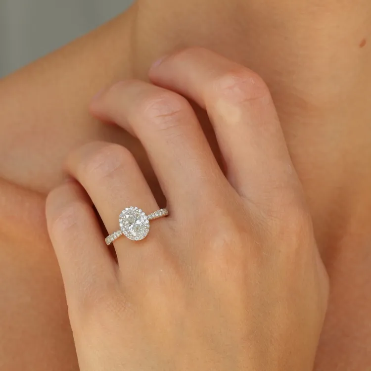 oval lab grown diamant ring i 14  karat guld 1,0 ct 0,33 ct