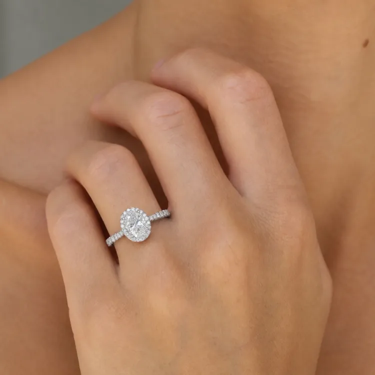 oval lab grown diamant ring i 14  karat vitguld 1,0 ct 0,33 ct