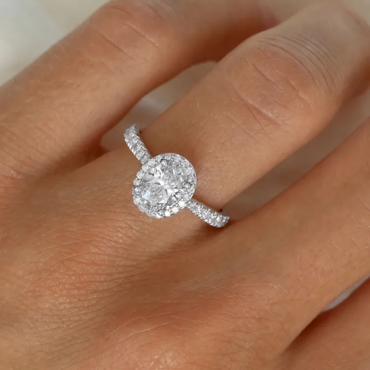 oval lab grown diamant ring i 14  karat vitguld 1,0 ct 0,33 ct