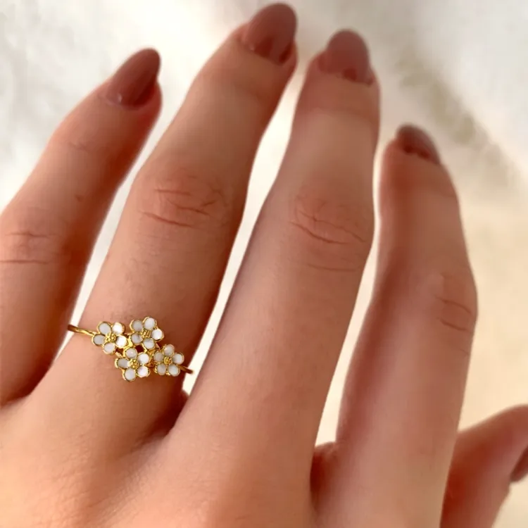 prästkrage ring i förgyllt silver - Majse