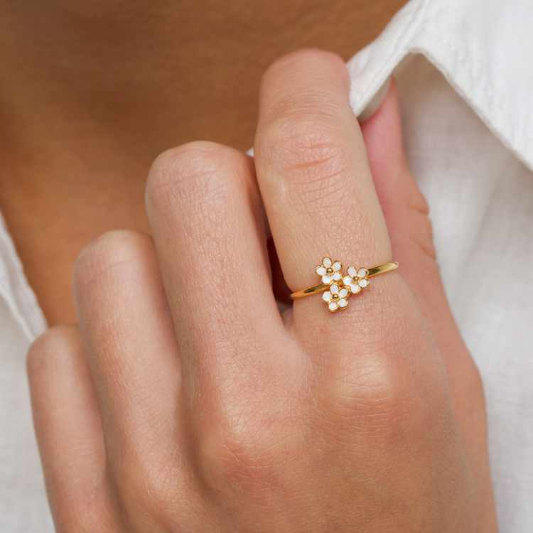 prästkrage ring i förgyllt silver - Majse