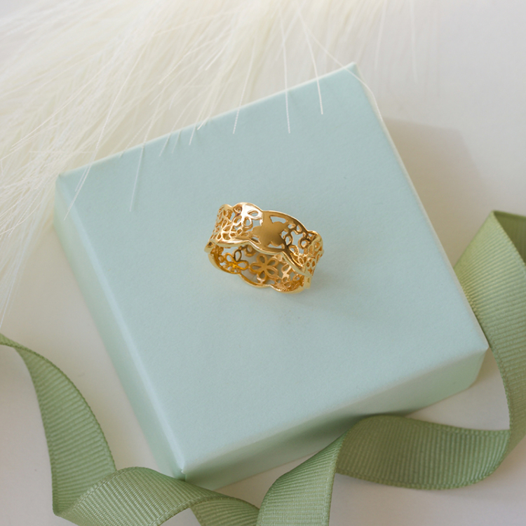 blommor ring i förgyllt silver