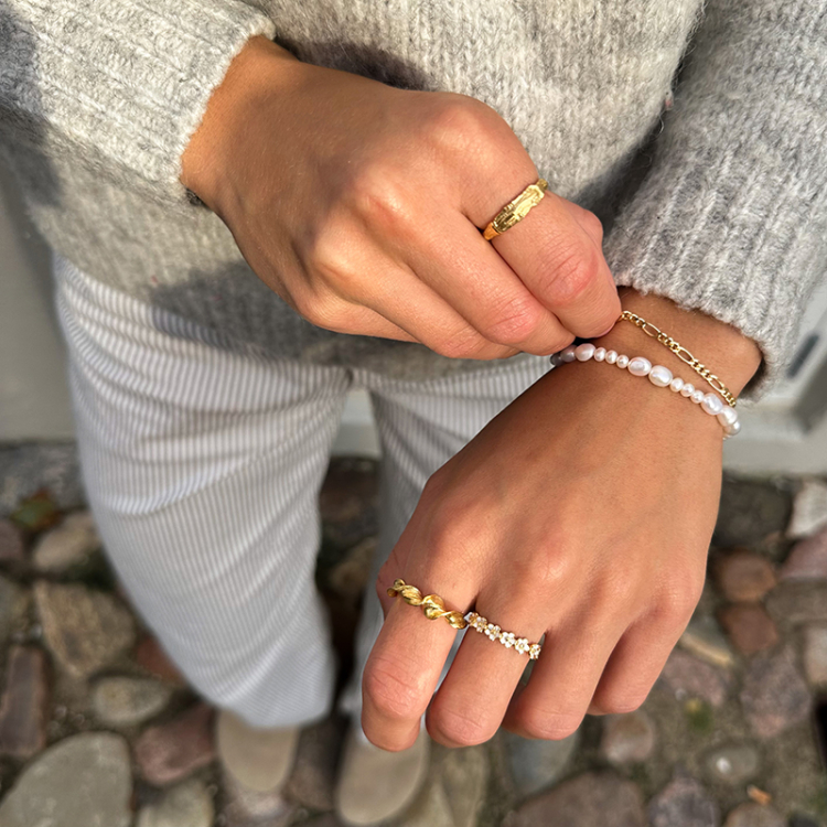 prästkrage ring i förgyllt silver - Majse