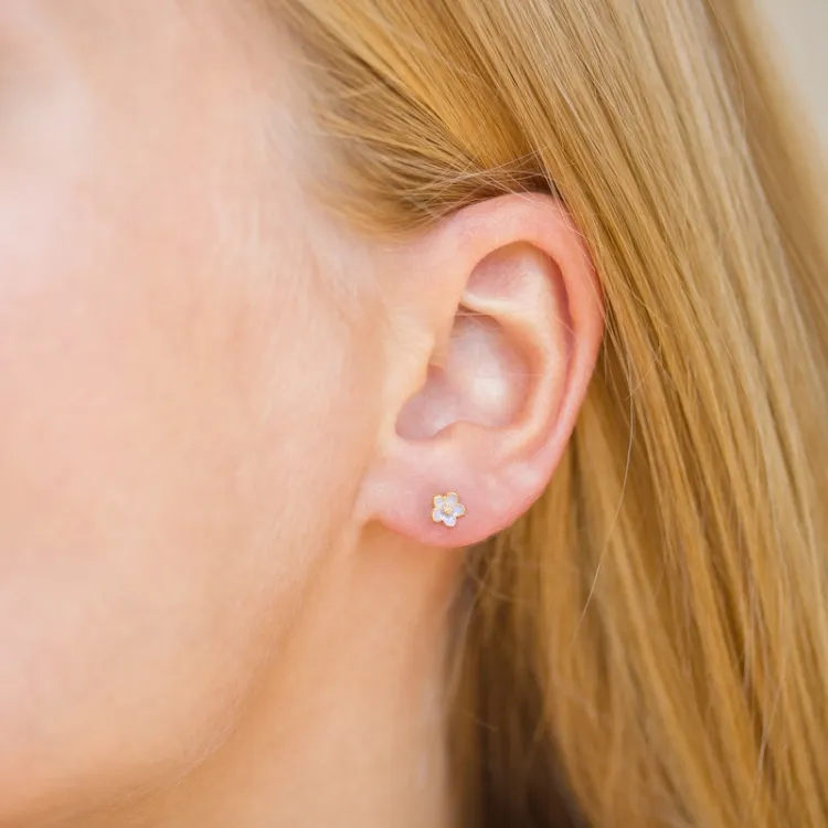 5 mm prästkrage lila örhängestift i förgyllt silver - Majse