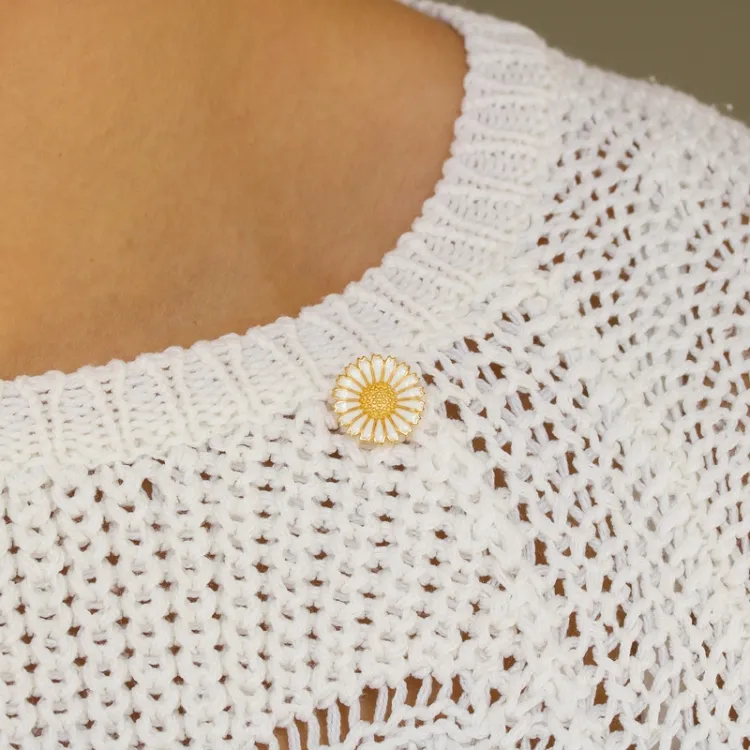 14 mm prästkrage brosch i förgyllt silver - Marie
