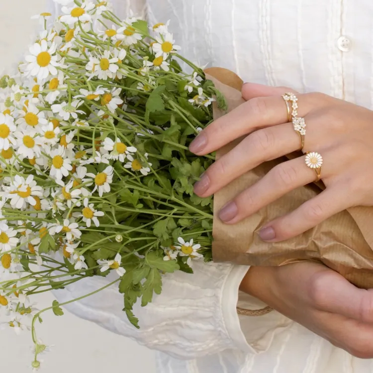 prästkrage vit ring i förgyllt silver - Majse