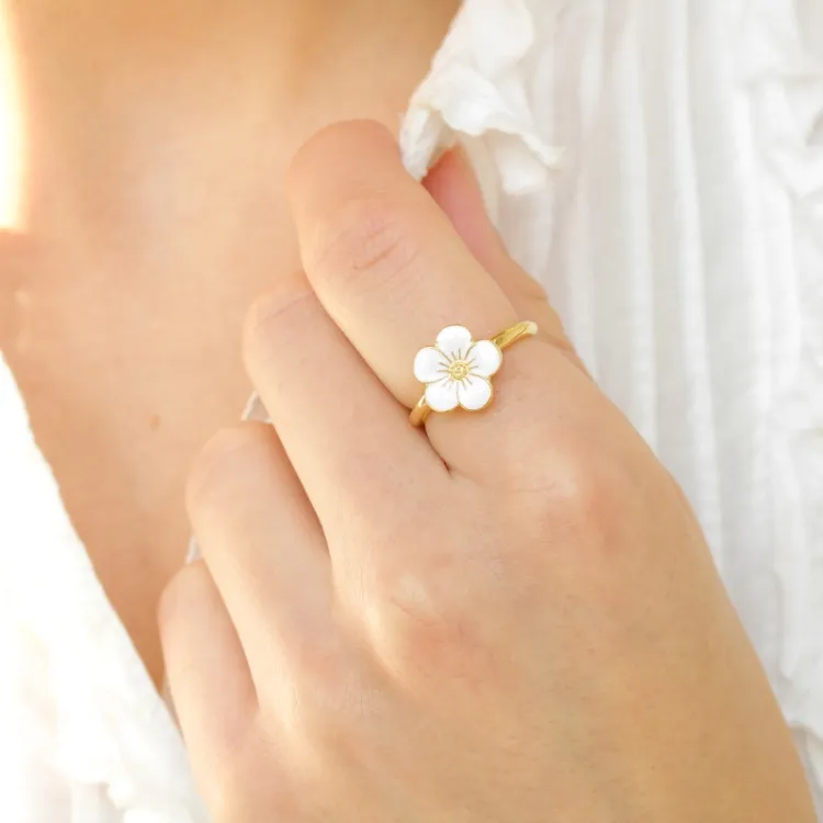 smörblomma ring i förgyllt silver