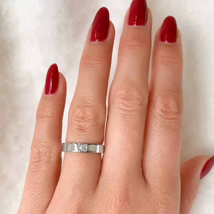diamant alliancring i 14 karat vitguld 1 x 0,07 ct
